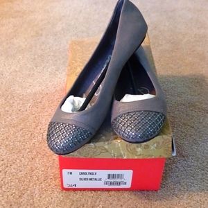 NIB American Rag size 7 textile/rhinestone flats